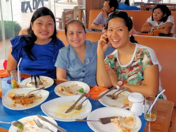 Janice, Joyce and Kristine! Gorgeous as ever!